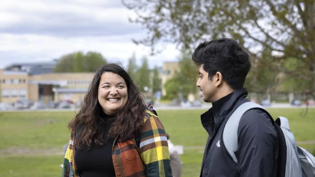 An image of two students at SLU Campus Umeå