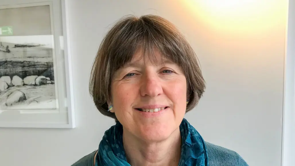 A smiling woman indoors. Photo.