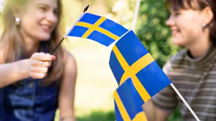 Student with Swedish flags. Credits: lieselotte_van_der_meijs
