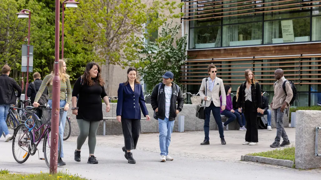Studenter utanför SLU Umeå
