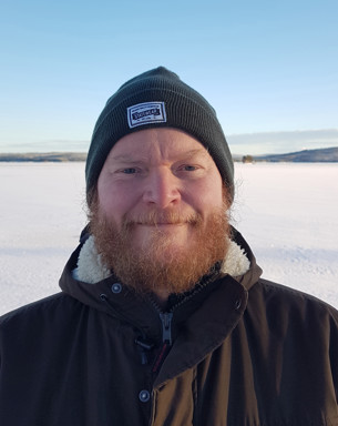 Porträttfoto av Brian Huser