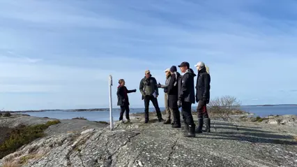 Personer på en utsiktsklippa
